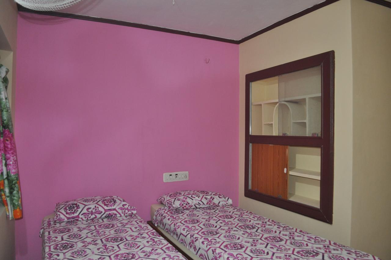 Uma Shankar Hampi Quarto foto